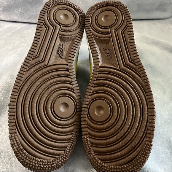 Nike Air Force 1 LV8 GS - Summit White / Vivid Sulfur (5.5 Youth = 7 Women's) - Picture 11 of 11